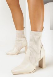 Beżowe Botki na Słupku z Elastyczną Cholewką w Prążki Alcamessa. Brązowe botki damskie Born2be, bez obcasa, na obcasie, bez zapięcia. Za 159.99 zł.