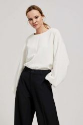 Bluza z bufiastymi rękawami perłowa. Białe bluzy damskie MOODO, l, bez wzorów, z elastanu, bez kaptura. W wyprzedaży za 59.99 zł.