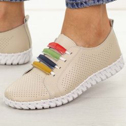 Beżowe ażurowe skórzane półbuty damskie Cambell 94334. Brązowe półbuty damskie Cambell, na lato, w ażurowe wzory, z jeansu, z okrągłym noskiem, bez obcasa, bez zapięcia. Za 219.00 zł.