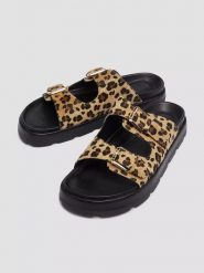 S.Oliver Klapki w kolorze jasnobrązowo-beżowo-czarnym rozmiar: 41. Brązowe klapki damskie S.Oliver, bez wzorów, z otwartym noskiem, bez obcasa, bez zapięcia. Za 140.53 zł.