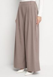 Jasnobrązowe Spodnie o Fasonie Palazzo z Wsuwanymi Kieszeniami Adivena. Brązowe spodnie materiałowe damskie Born2be, bez wzorów, z jeansu, długie. Za 99.99 zł.
