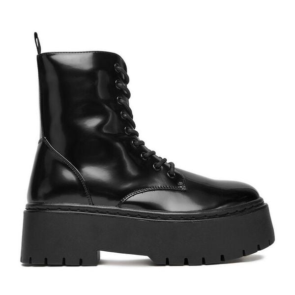 Trzewiki DeeZee. Czarne botki damskie DeeZee, bez obcasa, na płaskiej podeszwie, bez zapięcia. Za 219.99 zł.