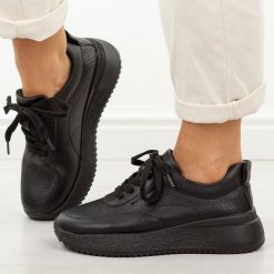 Czarne skórzane sneakersy damskie M.Daszyński Ol39-4. Czarne obuwie sportowe damskie M.Daszyński, na jesień, z jeansu, bez zapięcia. W wyprzedaży za 233.10 zł.