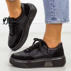 Czarne skórzane sneakersy damskie Sergio Leone Sp026. Czarne obuwie sportowe damskie Sergio Leone, na lato, z jeansu, bez zapięcia, trekkingowe. Za 199.00 zł.