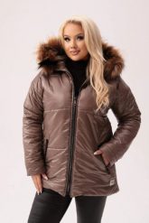 Ocieplona beżowa kurtka Mela z futerkiem PLUS SIZE XXL OVERSIZE JESIEŃ ZIMA. Brązowe kurtki damskie Moda Size Plus Iwanek, na jesień, plus size, bez wzorów, z futra, bez kaptura. Za 459.90 zł.