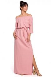 Długa sukienka z odkrytymi ramionami pudrowy róż. Czerwone sukienki damskie Sukienki.shop, bez wzorów, wakacyjne, bez ramiączek. Za 209.00 zł.