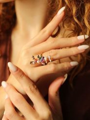 Pierres delicates Pozłacany pierścionek z perłą i cyrkoniami rozmiar: onesize. Białe pierścionki damskie Pierres delicates, z cyrkonią, pozłacane. Za 43.99 zł.