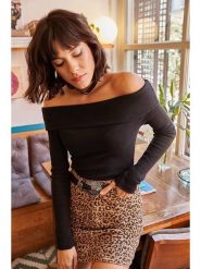 Olalook Sweter w kolorze czarnym rozmiar: onesize. Czarne swetry klasyczne damskie Olalook, bez kołnierzyka. Za 43.95 zł.