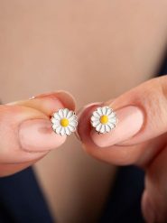 Heliophilia Srebrne kolczyki-wkrętki rozmiar: onesize. Białe kolczyki damskie Heliophilia, srebrne. Za 43.99 zł.