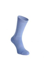 Skarpety rowerowe Mons Royale Atlas Merino Crew Sock. Fioletowe skarpetki damskie Mons Royale, bez wzorów, z elastanu. Za 115.49 zł.