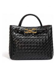 SUVRAI Torebka w kolorze czarnym - 30 x 23 x 13 cm rozmiar: onesize. Czarne torebki klasyczne damskie SUVRAI, z materiału, przez ramię, bez dodatków. Za 130.99 zł.