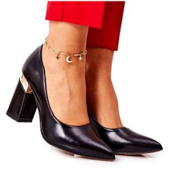 Lewski Shoes Skórzane Czółenka Lewski 3117 Czarne. Czarne czółenka damskie bez wzorów, ze skóry, bez obcasa. Za 432.39 zł.