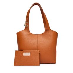 Torebka Coccinelle. Brązowe torebki klasyczne damskie Coccinelle, bez dodatków. Za 1,269.00 zł.