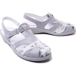 SUAVE 720139-91 ivory, sandały damskie. Szare sandały damskie Suave, bez wzorów, ze skóry, bez obcasa, na koturnie, bez zapięcia. Za 315.92 zł.