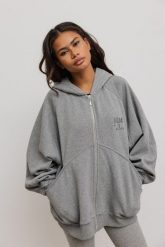 Bluza typu oversize z HAFTEM, w kolorze GREY MELANGE- DALLAS-UNI. Szare bluzy damskie Marsala, m, bez wzorów, z bawełny, z kapturem. Za 349.90 zł.