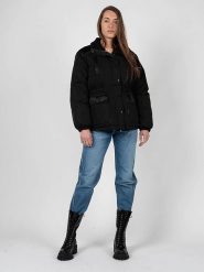 Silvian Heach Kurtka | CVA22016PI | Kobieta | Czarny. Czarne kurtki damskie Silvian Heach, bez wzorów, z poliamidu, bez kaptura. W wyprzedaży za 479.00 zł.