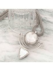 MENTHE À L'O Naszyjnik z zawieszką - dł. 45 cm rozmiar: onesize. Szare naszyjniki damskie MENTHE À L'O, z kryształem, ze stali. Za 100.45 zł.