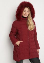 Bordowa Pikowana Kurtka z Kapturem z Futerkiem Espenna. Czerwone kurtki damskie Born2be, na zimę, plus size, bez wzorów, z dzianiny, z kapturem. Za 199.99 zł.