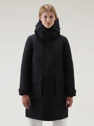 Woolrich Parka puchowa "Cayuta" w kolorze czarnym rozmiar: L. Czarne parki damskie Woolrich, l, z puchu, bez kaptura. Za 1,801.03 zł.
