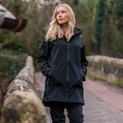 Dlx Samantha - Damska kurtka softshellowa Dlx Eco w kolorze czarnym. Czarne kurtki damskie DLX, bez wzorów, z polaru, bez kaptura. Za 512.99 zł.