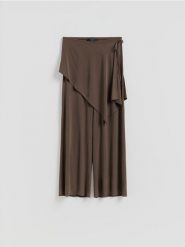 Spodnie z chustą - beżowy. Brązowe chusty damskie Reserved, bez wzorów, z dzianiny. Za 99.99 zł.