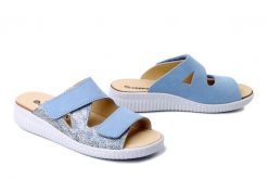 DR. BRINKMANN 701109-51 mittelblau , klapki damskie. Niebieskie klapki damskie Dr. Brinkmann, bez wzorów, ze skóry, bez obcasa, bez zapięcia. Za 263.42 zł.