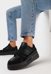 Czarne Sneakersy na Grubej Podeszwie ze Wstawkami z Ekozamszu Arainela. Czarne obuwie sportowe damskie Born2be, bez zapięcia, trekkingowe. Za 89.99 zł.