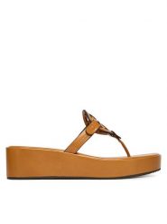 Tory Burch Japonki Miller Wedge 175318 Brązowy. Brązowe klapki damskie Tory Burch, bez wzorów, ze skóry, bez obcasa, bez zapięcia. Za 1,419.00 zł.