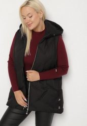 Czarna Przejściowa Kamizelka z Pikowanymi Przeszyciami i Kapturem Fesolira. Czarne kamizelki damskie Born2be, plus size, bez wzorów, z jeansu. Za 139.99 zł.