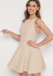 Beżowa Rozkloszowana Sukienka Ozdobiona Przeszyciami Kinetela. Brązowe sukienki damskie Born2be, bez wzorów, eleganckie, bez ramiączek. Za 139.99 zł.