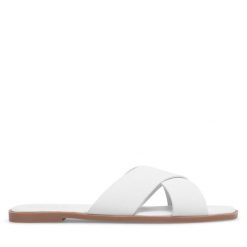 Klapki Jenny Fairy. Białe klapki damskie Jenny Fairy, bez wzorów, bez obcasa, bez zapięcia. Za 69.99 zł.