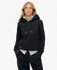 Superdry Bluza z kapturem Essential Logo haftowana – Relaxed Fit. Niebieskie bluzy damskie Superdry, z aplikacjami, z bawełny, z kapturem. Za 282.85 zł.