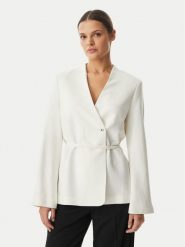 Calvin Klein Marynarka LV044F408G Kremowy Regular Fit. Białe marynarki i żakiety damskie Calvin Klein, m, bez wzorów, z wiskozy. Za 749.99 zł.