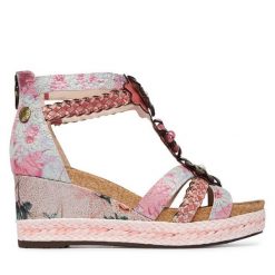 Sandały Laura Vita. Czerwone sandały damskie LAURA VITA, bez wzorów, bez obcasa, na koturnie, bez zapięcia. Za 449.99 zł.