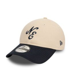 Czapka z daszkiem New Era. Brązowe czapki z daszkiem damskie New Era, bez wzorów. Za 129.99 zł.