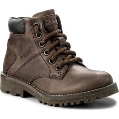 Trapery GEOX - J Axel B. E J6486E 0CL54 C6009 S Coffee. Brązowe buty zimowe chłopięce Geox, z materiału, na niskim obcasie. W wyprzedaży za 199.00 zł.