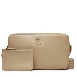 Torebka Tommy Hilfiger. Brązowe listonoszki damskie Tommy Hilfiger, bez wzorów, bez dodatków. Za 209.99 zł.