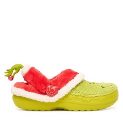 Klapki Crocs. Zielone klapki damskie Crocs, bez wzorów, bez obcasa, bez zapięcia. Za 359.99 zł.