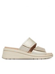Caprice Klapki 9-27207-46 Złoty. Żółte klapki damskie Caprice, bez wzorów, ze skóry, bez obcasa, bez zapięcia. Za 206.99 zł.
