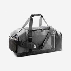 Torba sportowa Decathlon Academic 55 l. Czarne torby sportowe Decathlon, bez wzorów, z materiału. Za 119.99 zł.