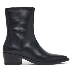 Botki Vagabond Shoemakers. Czarne botki damskie Vagabond Shoemakers, bez obcasa, na słupku, bez zapięcia. Za 739.99 zł.