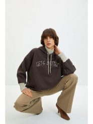 Trendyol Bluza w kolorze brązowym rozmiar: M. Brązowe bluzy damskie Trendyol, m, bez wzorów, z kapturem. Za 78.99 zł.