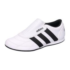 Kobiece trampki adidas Tekwen. Czarne trampki damskie Adidas, bez wzorów, z gumy, bez zapięcia. Za 308.50 zł.