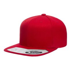 110 Czapka Z Daszkiem Typu Snapback. Czerwone czapki z daszkiem damskie FLEXFIT, bez wzorów. Za 95.99 zł.