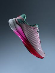 4F Buty do biegania AERIX damskie - koralowe 41. Pomarańczowe obuwie sportowe damskie 4F, na lato, z materiału, bez zapięcia, do biegania. Za 399.99 zł.