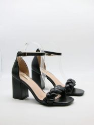 Bellucci Sandały w kolorze czarnym na obcasie rozmiar: 37. Czarne sandały damskie Bellucci, bez wzorów, z otwartym noskiem, bez obcasa, na koturnie, bez zapięcia. Za 86.99 zł.