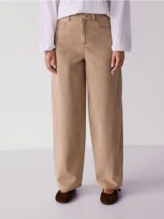 Jeansy barrel leg - beżowy. Brązowe jeansy damskie Reserved. Za 139.99 zł.