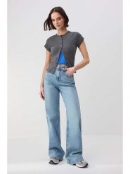 Trendyol Dżinsy - Comfort fit - w kolorze błękitnym rozmiar: 42. Niebieskie jeansy damskie Trendyol, z podwyższonym stanem. Za 104.99 zł.