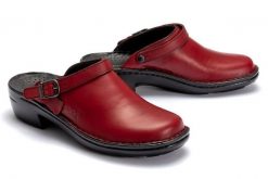 JOSEF SEIBEL 95920 23 380 Betsy hibiscus, klapki damskie. Czerwone klapki damskie Josef Seibel, bez wzorów, ze skóry, bez obcasa, bez zapięcia. Za 299.90 zł.