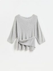 Sweter z wiązaną chustą - jasnoszary. Szare chusty damskie Reserved, bez wzorów, z dzianiny. Za 129.99 zł.